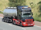 Scania T164 580 South M6 01/09/2011.