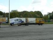 AA DAF LF Recovering Garic Ford Transit.